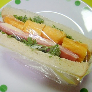 ハムと春菊卵焼きのサンドイッチ